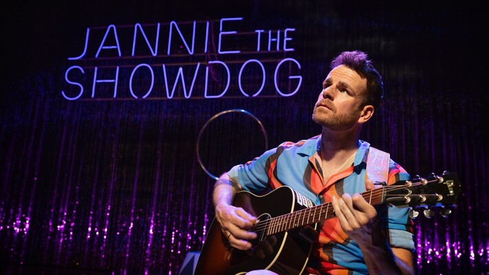 Henry van Loon: Jannie The Showdog