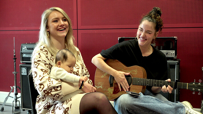 Vier Handen Op Eén Buik S12 - Aflevering 5: Op eigen kracht