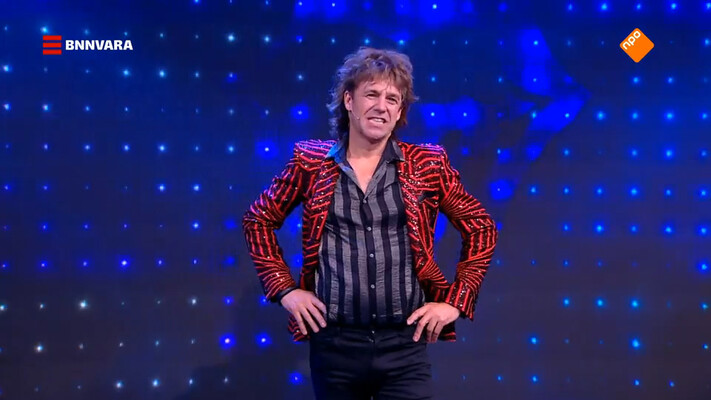 Er staat een paard in de gang