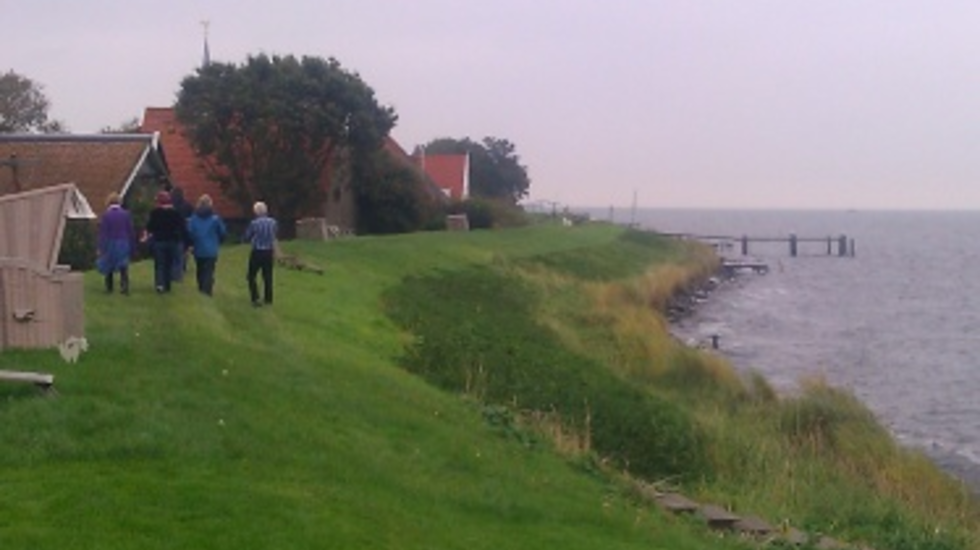 Stemmen achter de dijk
