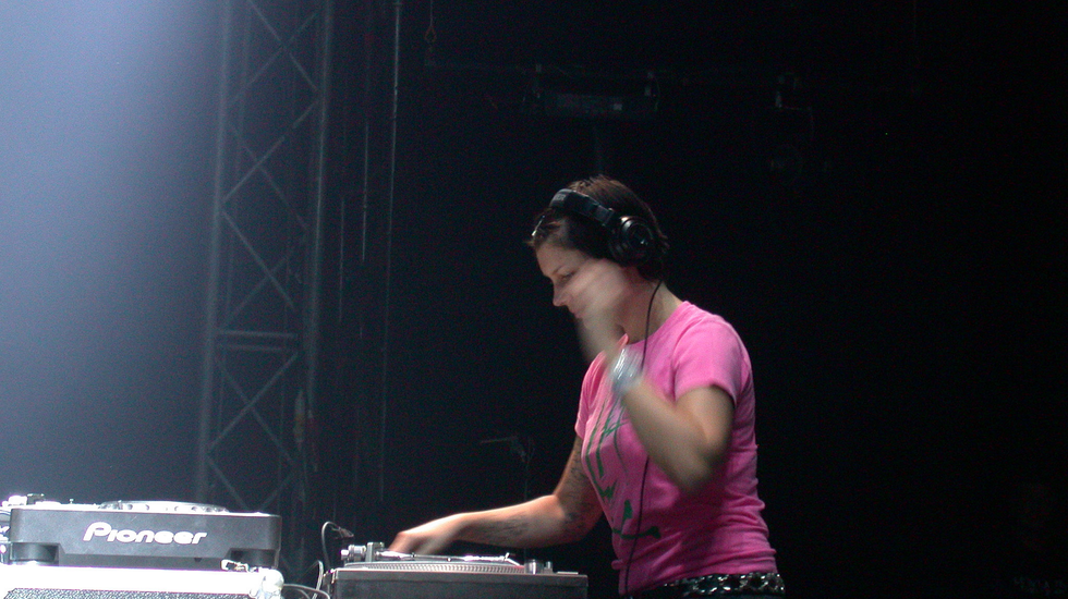 Afbeelding van Miss Kittin op Lowlands 2004 (edit)