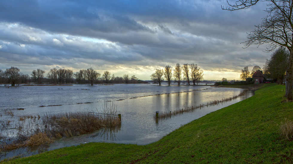 Karin van den Boogaert in gesprek met Suzanne Hulscher, hoogleraar waterbeheer en watersystemen aan de Universiteit Twente.