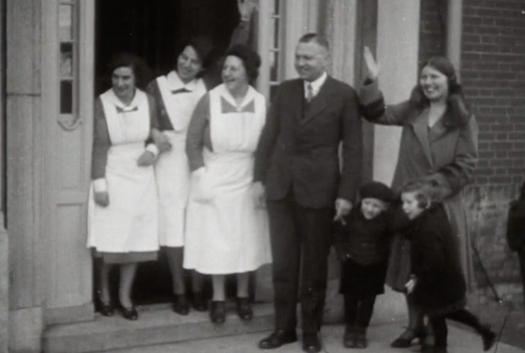 Wie zorgt er voor de verwaarloosde kinderen? Weeshuizen in Nederland