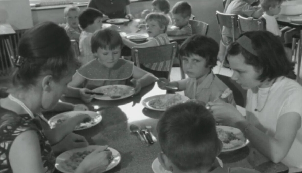 Wie zorgt er voor de verwaarloosde kinderen? Weeshuizen in Nederland