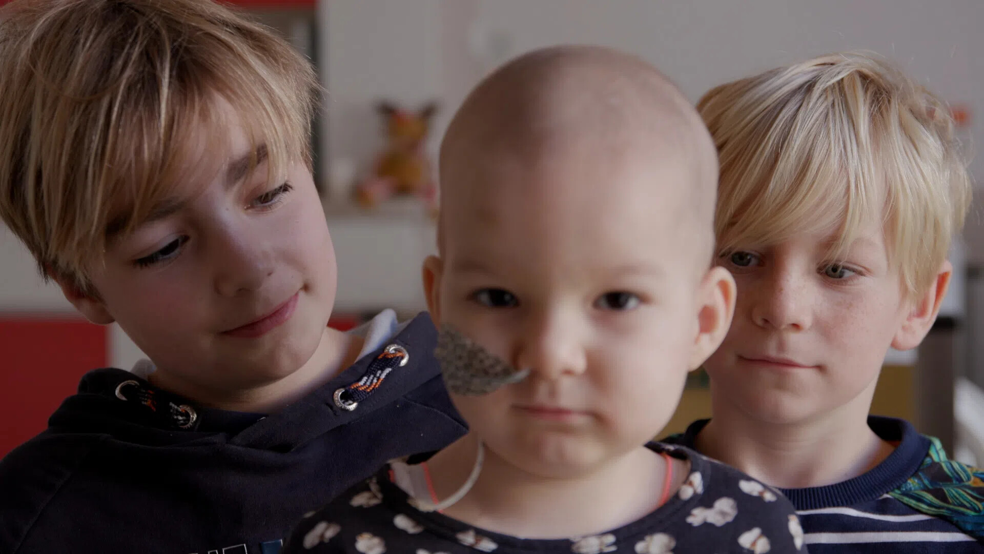 Bente, Fien en Matthijs hebben kanker. Hoe wordt het leven van hun ouders, broers en zussen opgeschud door deze ziekte?