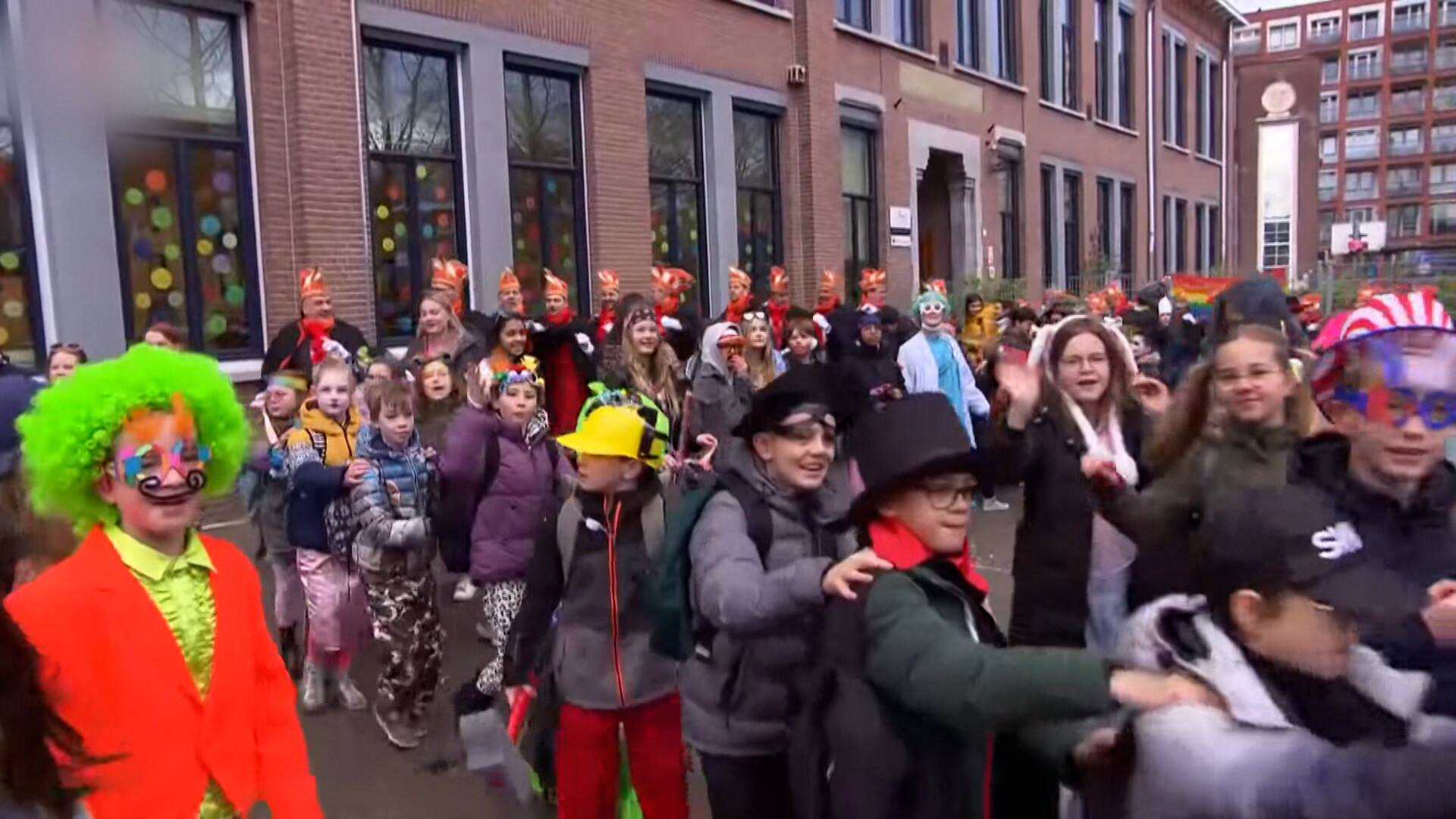 Schooltv: Waarom verkleden mensen zich met carnaval? - Hoe mensen zich