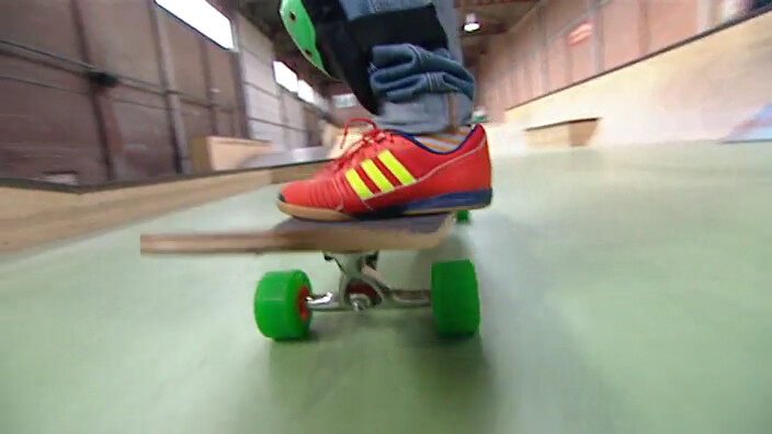 versnelling belediging Melodieus Schooltv: Hoe wordt een skateboard gemaakt? - Meerdere lagen hout en  glasvezel