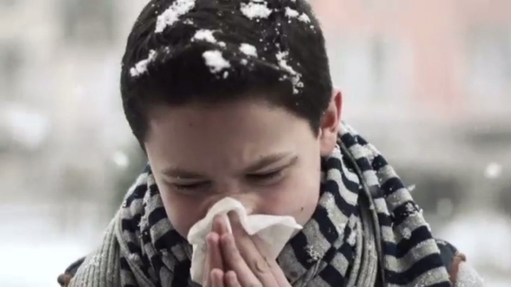 Schooltv: Kun je verkouden worden door kou? - Je wordt ziek van een virus