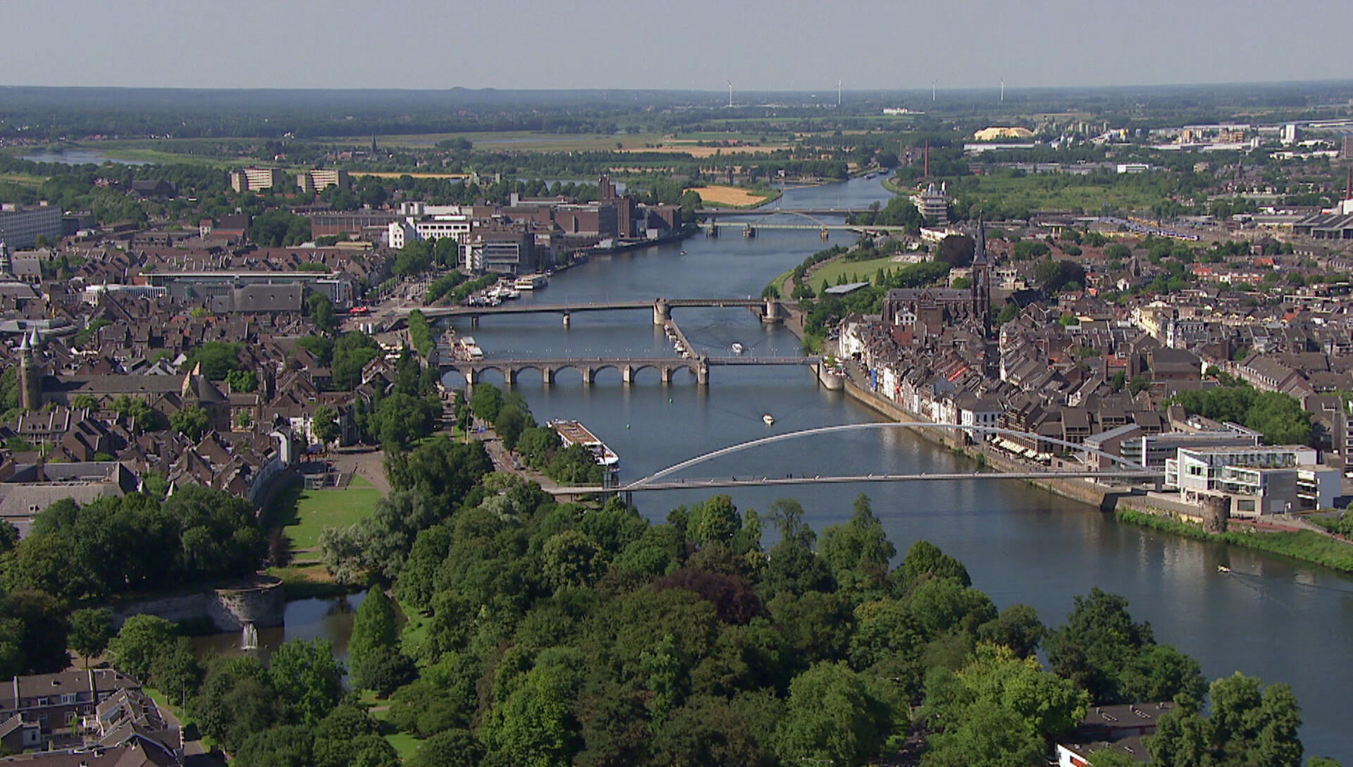 Schooltv Hoe heeft de komst van het spoor Maastricht veranderd? Naar de andere kant van de Maas Schooltv Hoe heeft de komst van het spoor Maastricht veranderd? Naar de andere kant van de Maas