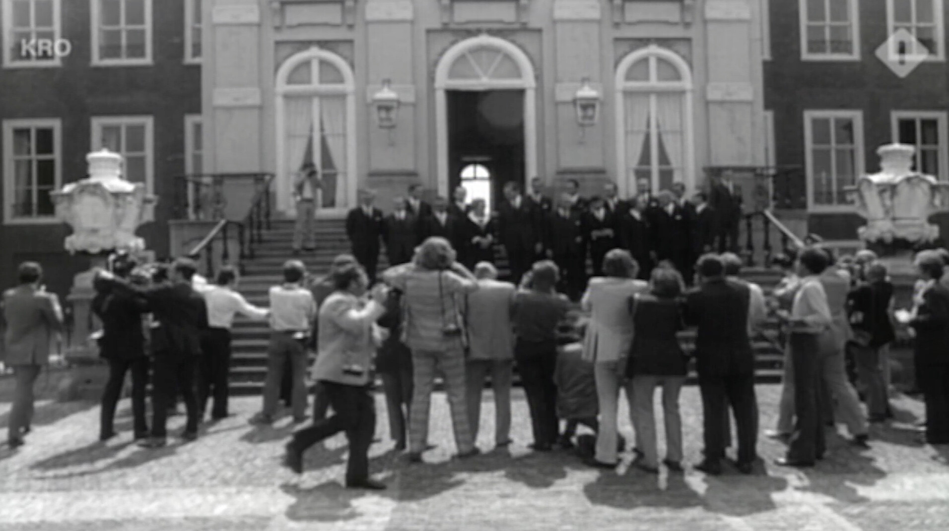 Wie is Dries van Agt? NPO