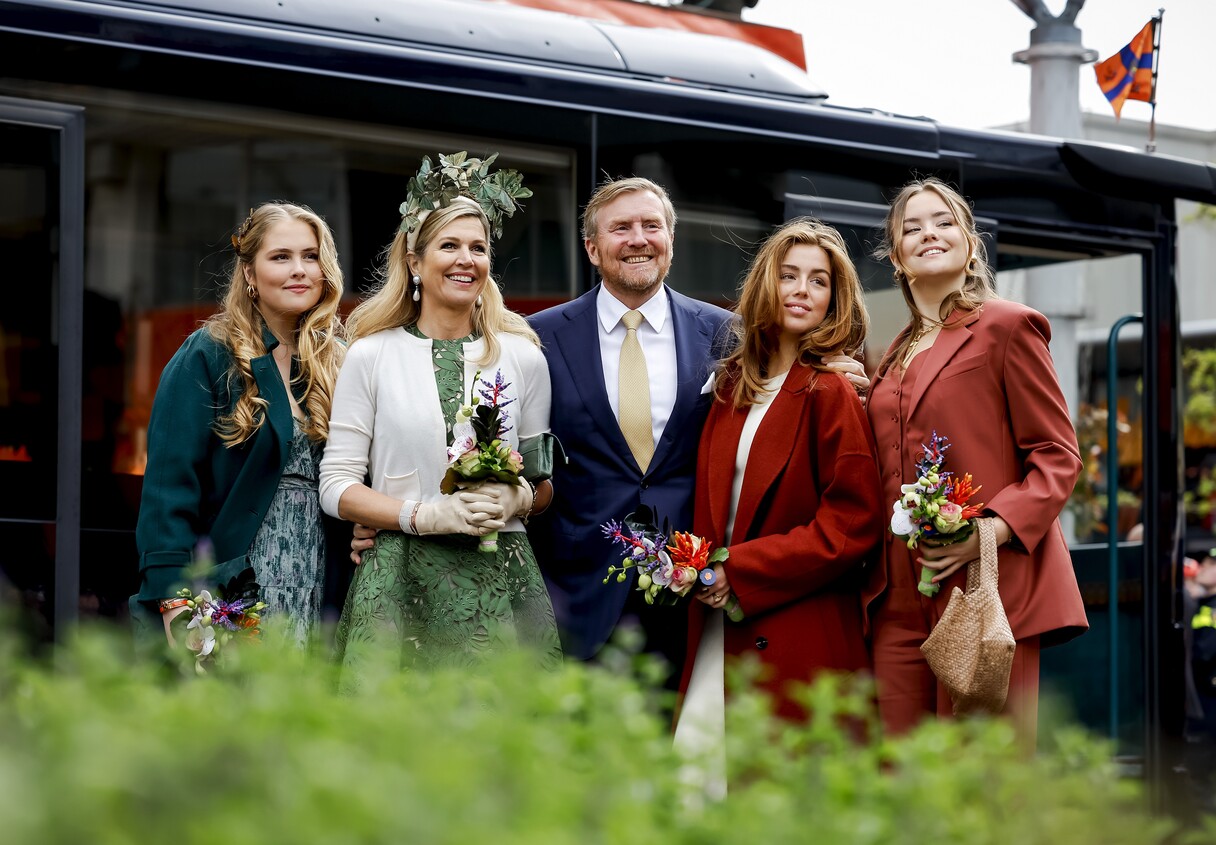 Koninklijke familie viert Koningsdag in Emmen