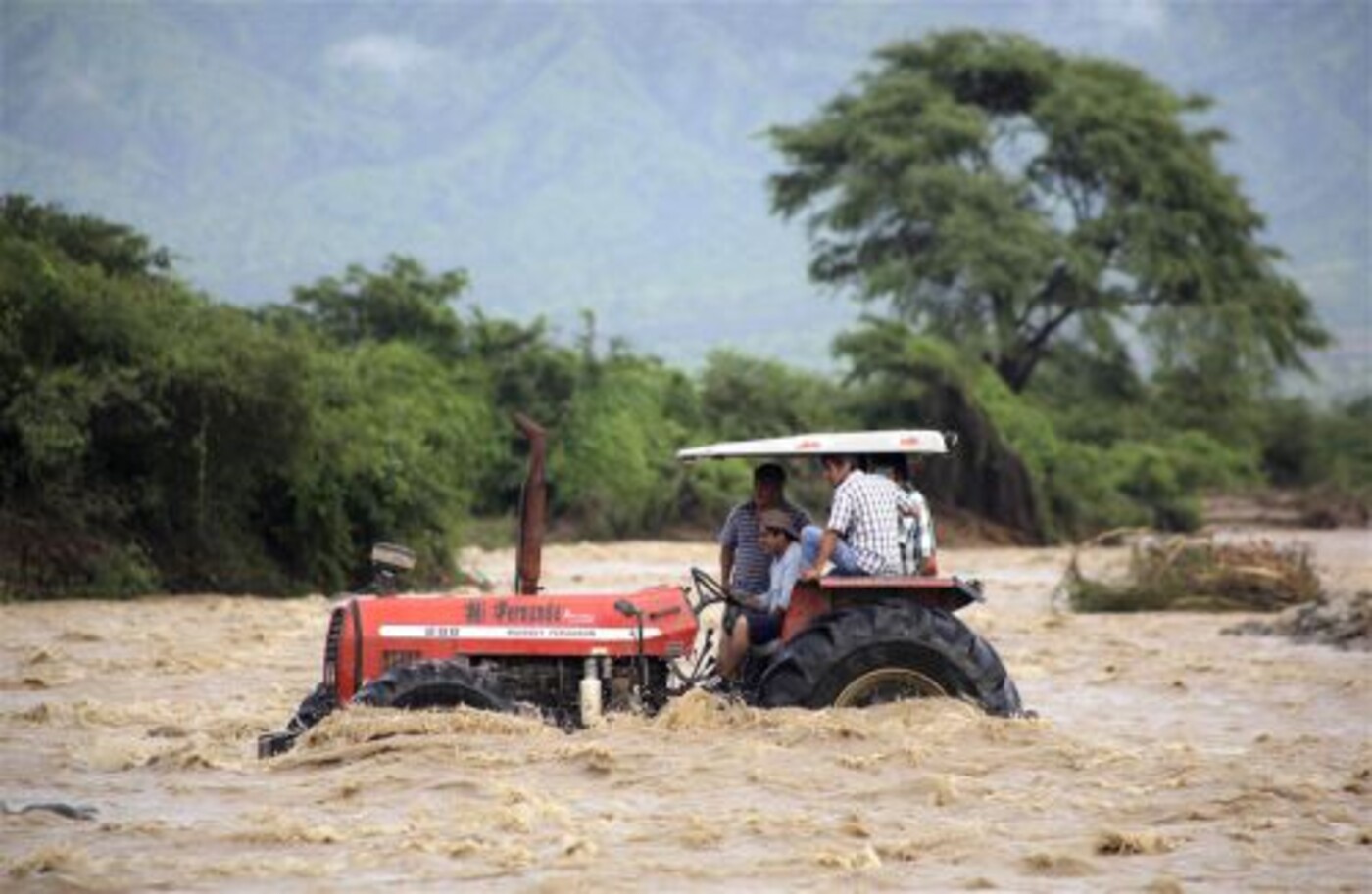 Modder overspoelt Peru