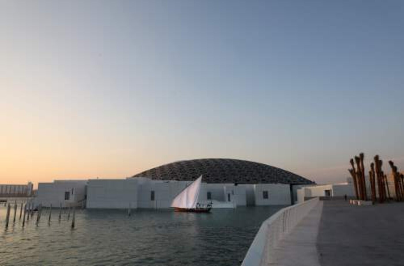 Kritiek op Louvre Abu Dhabi