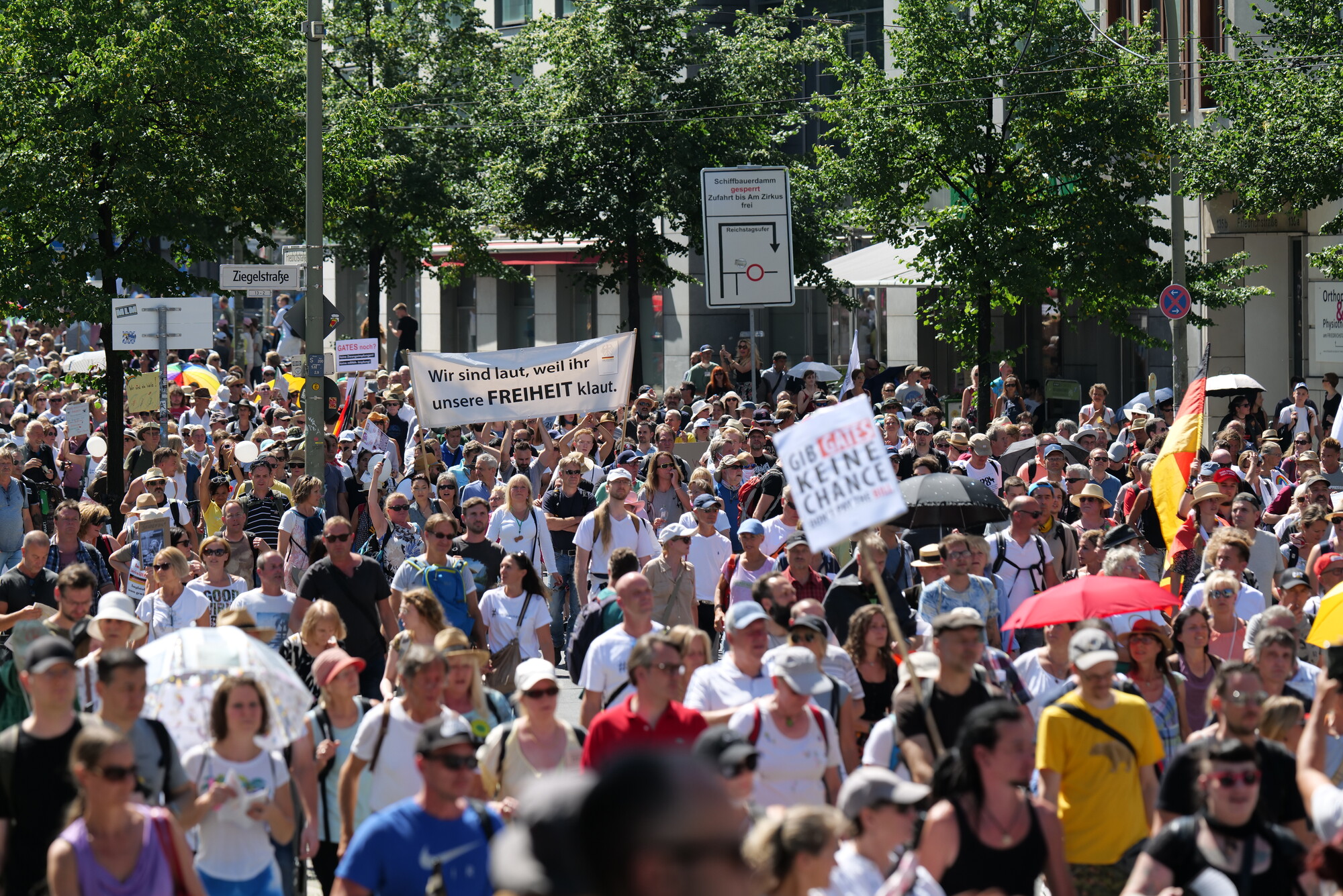 #492 - Extreemrechts & esoterisch: anti-coronademonstranten in Berlijn