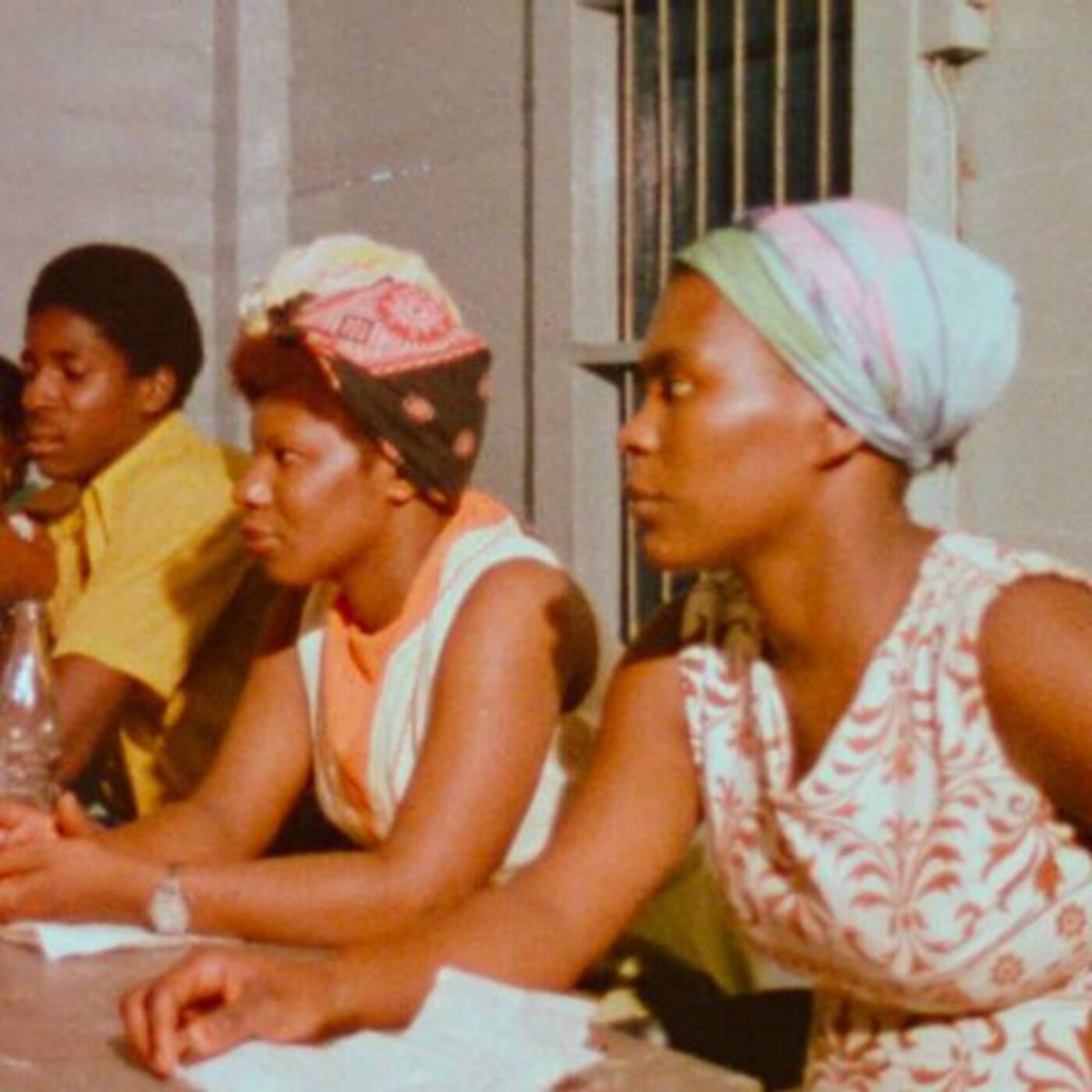 1e uur: de racistische theorie achter de massamoord in Buffalo, de column van John Jansen van Galen, 'Vrouwen van Suriname' gerestaureerd, een biografie van de spermabank, OVT 22-05-2022