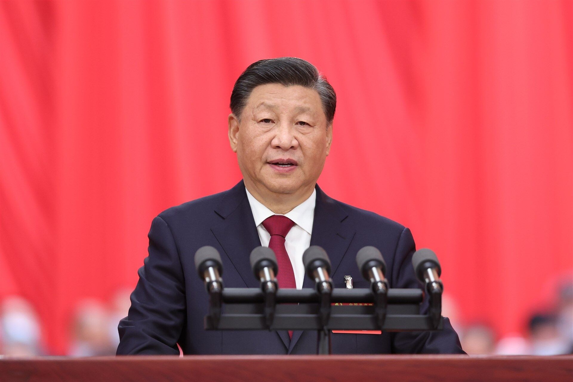 Xi Jinping trekt zich ogenschijnlijk weinig aan van de toestand in de wereld