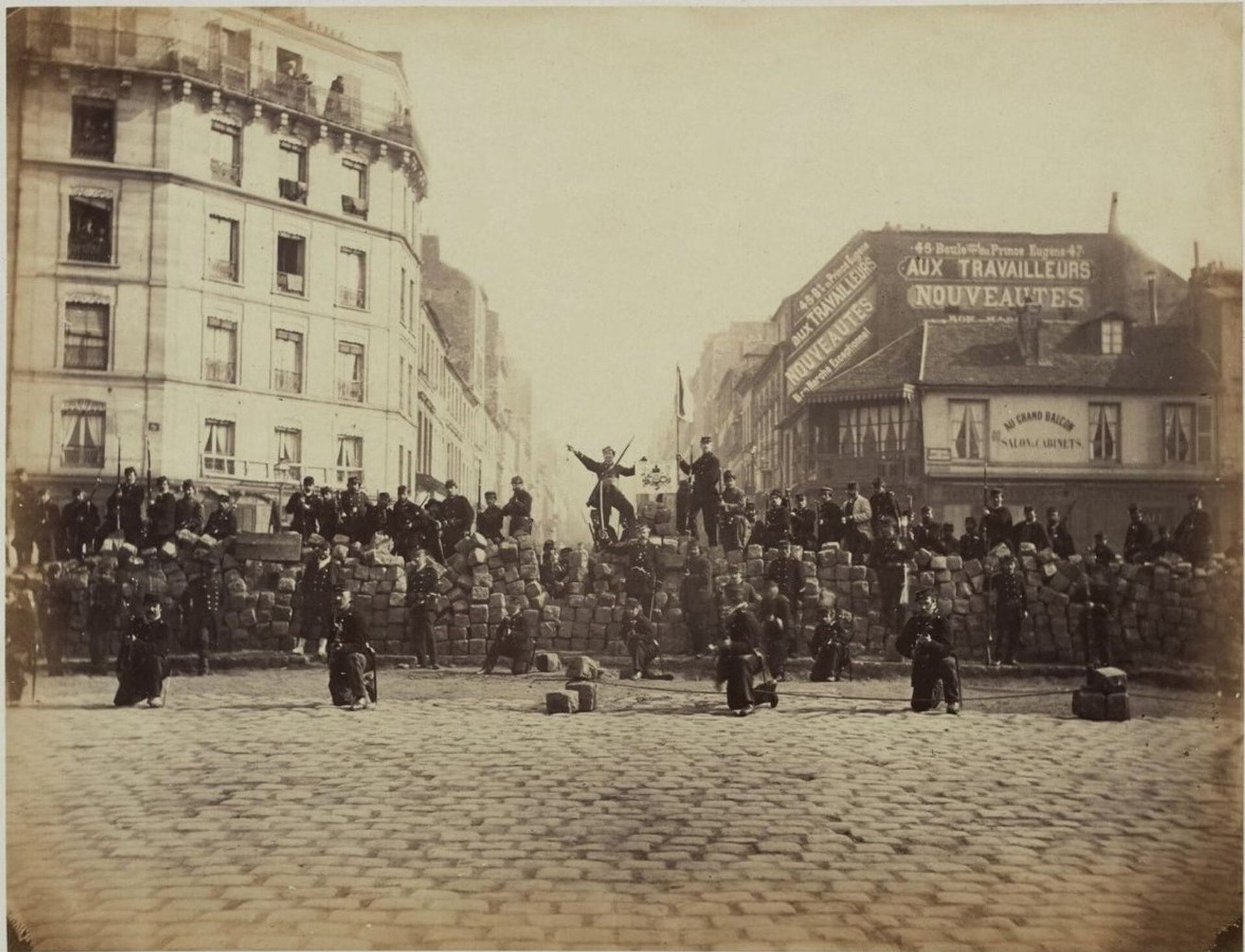 #690 - Oorlog om de Commune van Parijs