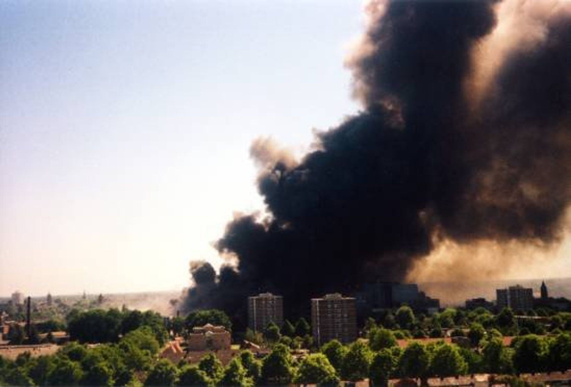 #658 - ‘De Waarheid’ over de Enschedese vuurwerkramp