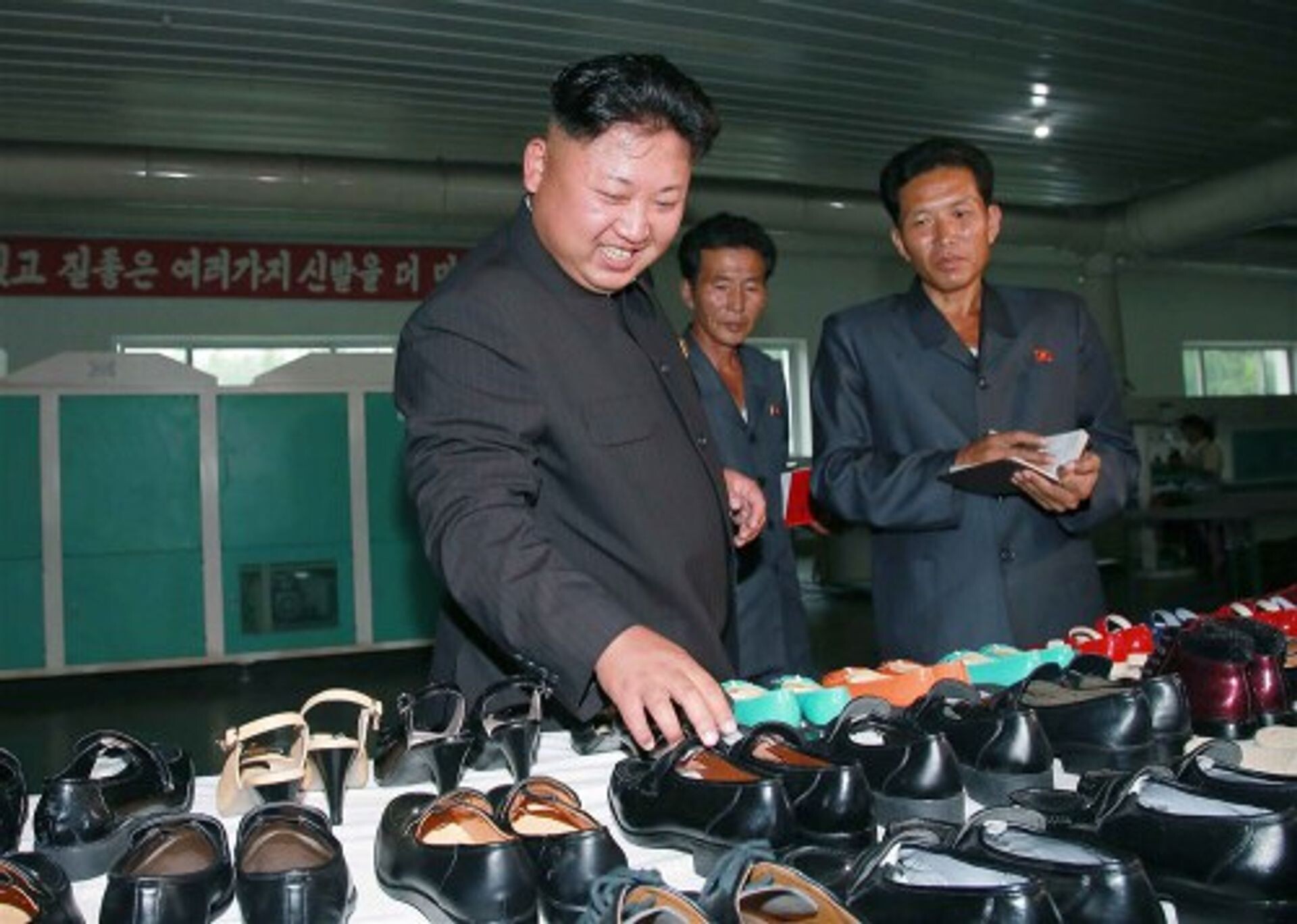 De schoenenfabriek van Pyongyang