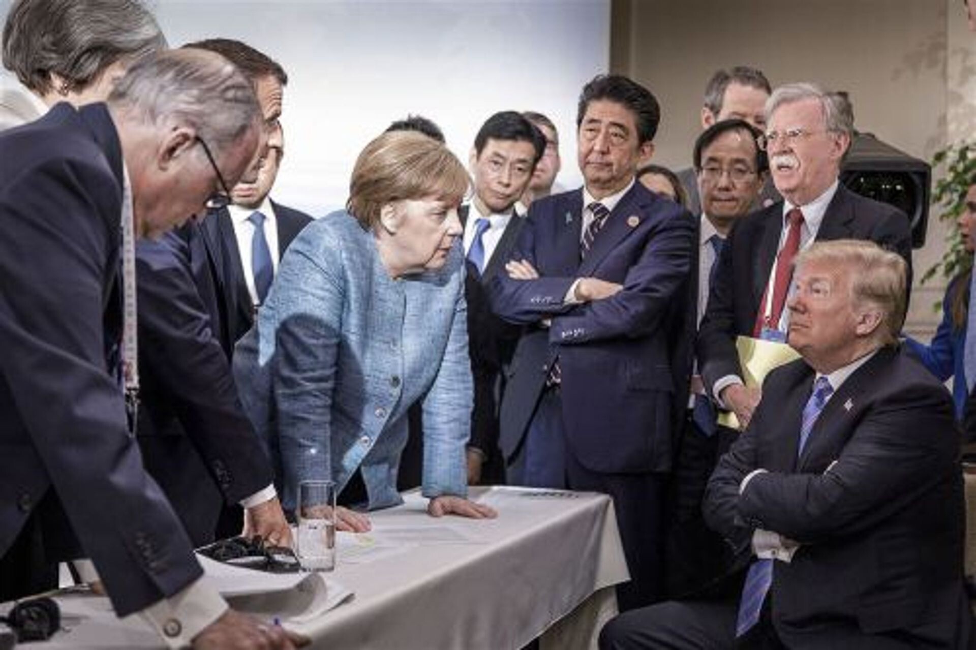 Sluiten de Europese rijen zich nu Trump Merkel aanvalt?