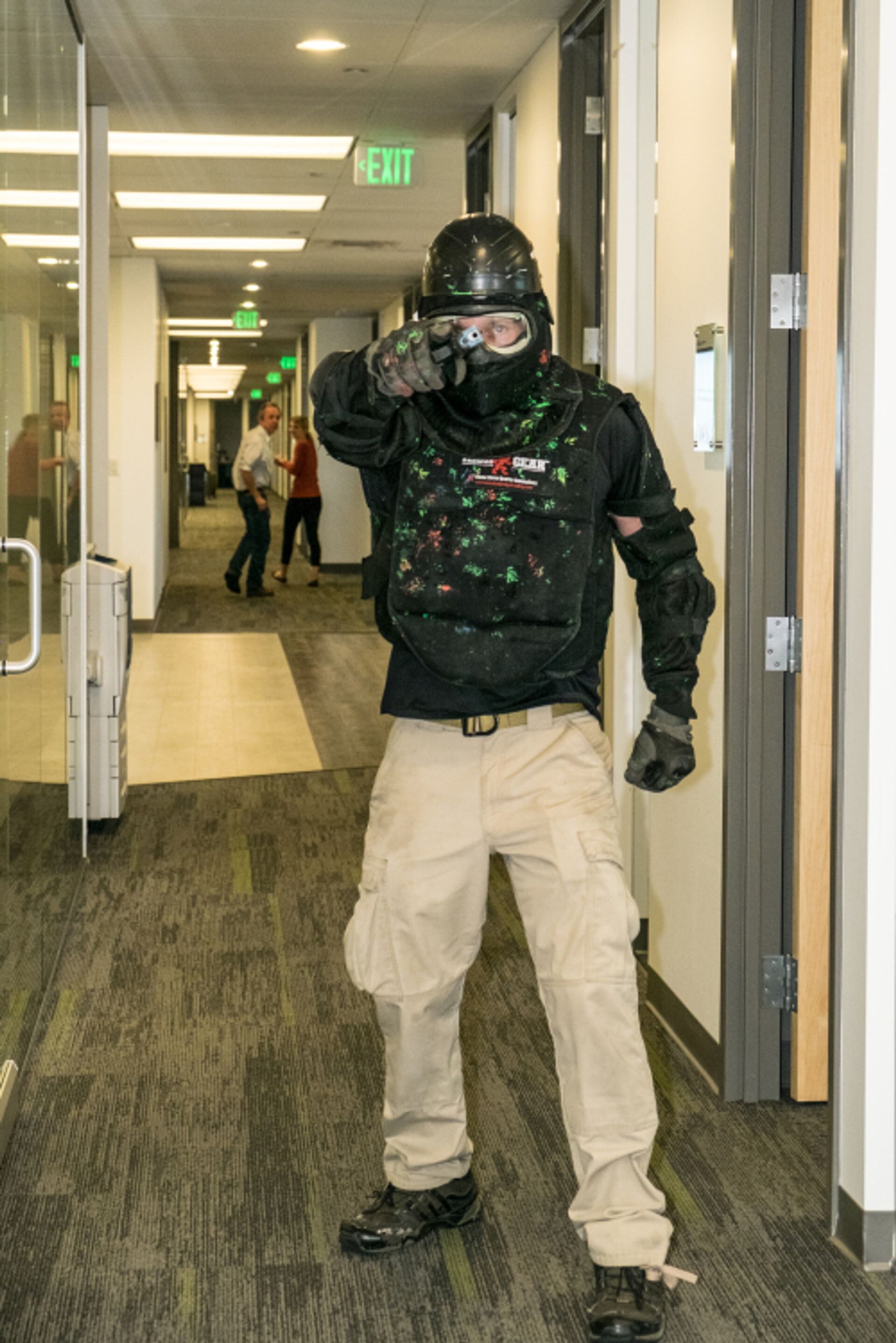 Reportage: run, hide, figth