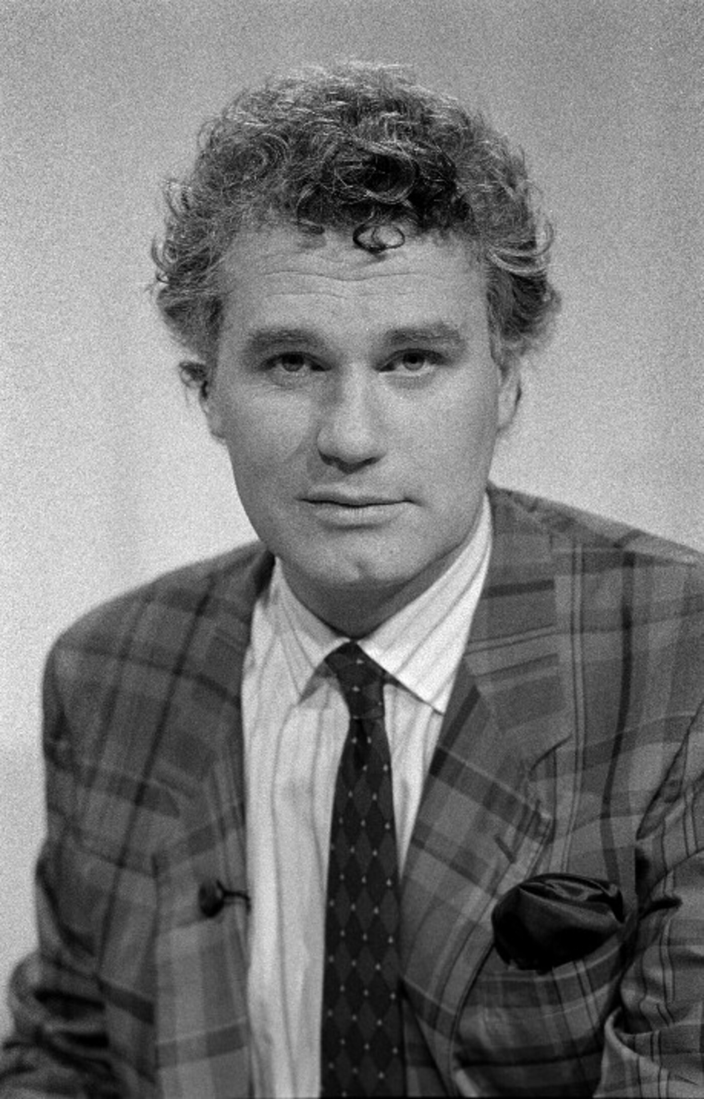 De Avonden - Adriaan van Dis - Adriaan van Dis leest het verhaal 'Hoog bezoek' episode artwork