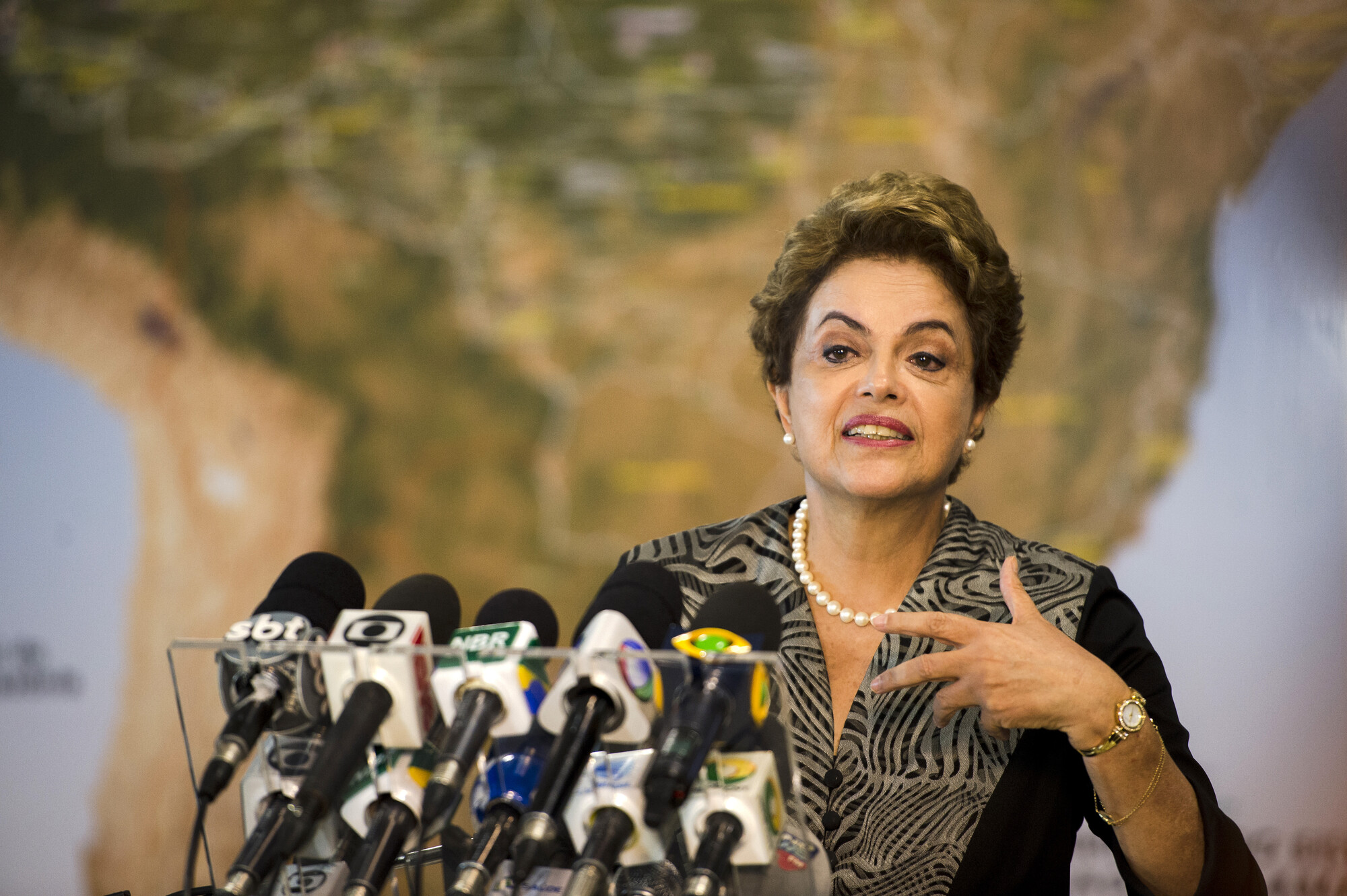 Stemming over afzetting president Rousseff; Islamitisch extremisme wint terrein in West-Afrika