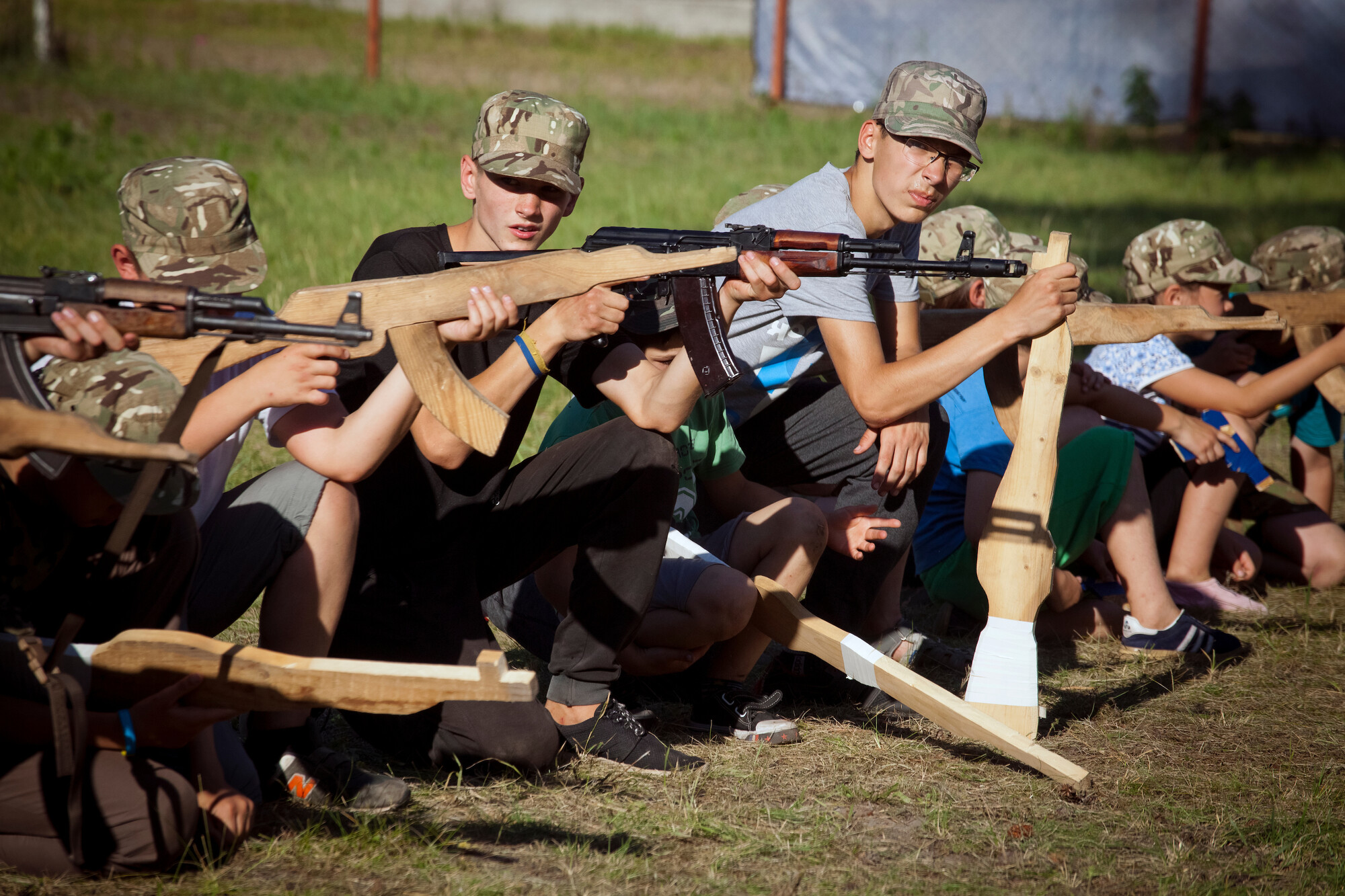 Militaire kinderkampen in Oekraïne - Staakt-het-vuren in Syrië