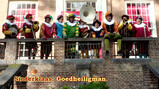 Sinterklaas, goedheiligman: De pieten zingen een Sinterklaasliedje