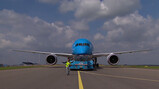 Wat gebeurt er als een vliegtuig op Schiphol landt?: Inparkeren, tanken en laden en weer opstijgen