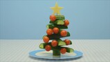 Een kerstboom van komkommers