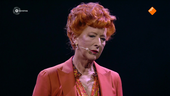 Annie M.G. in Carré