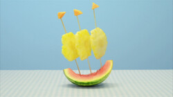 Een bootje van meloen: Met zeilen van ananas