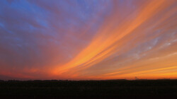 Wolken kijken: morgen- en avondrood: Water in de sloot of mooi weer in de boot?