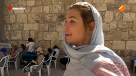 Evi bezoekt de Westmuur in Jeruzalem