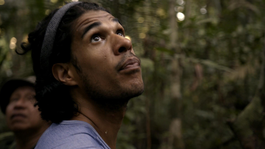 Maurice krijgt survival-tips in de Amazone