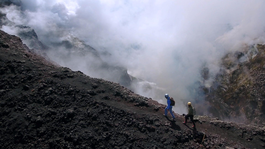Nienke beklimt de Etna