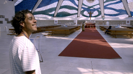 Maurice bezoekt de Kathedraal van Brasilia