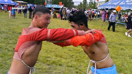Maurice gaat een potje worstelen op het Naadam-festival
