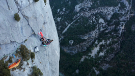 Overnachten aan een klif