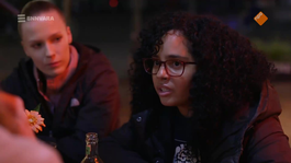 Emma en Merveille op het terras