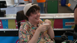 Emma en Mars-Alexander op een festival