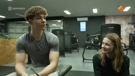 Emma bezoekt Didi in de sportschool