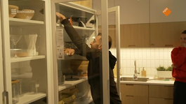 Emma en Anil zijn bij de Ikea
