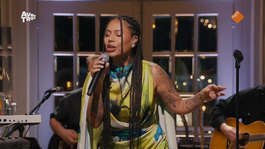 Tabitha zing een nummer van Sam Bettens