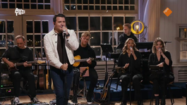 Jan Smit zingt een nummer van Tabitha