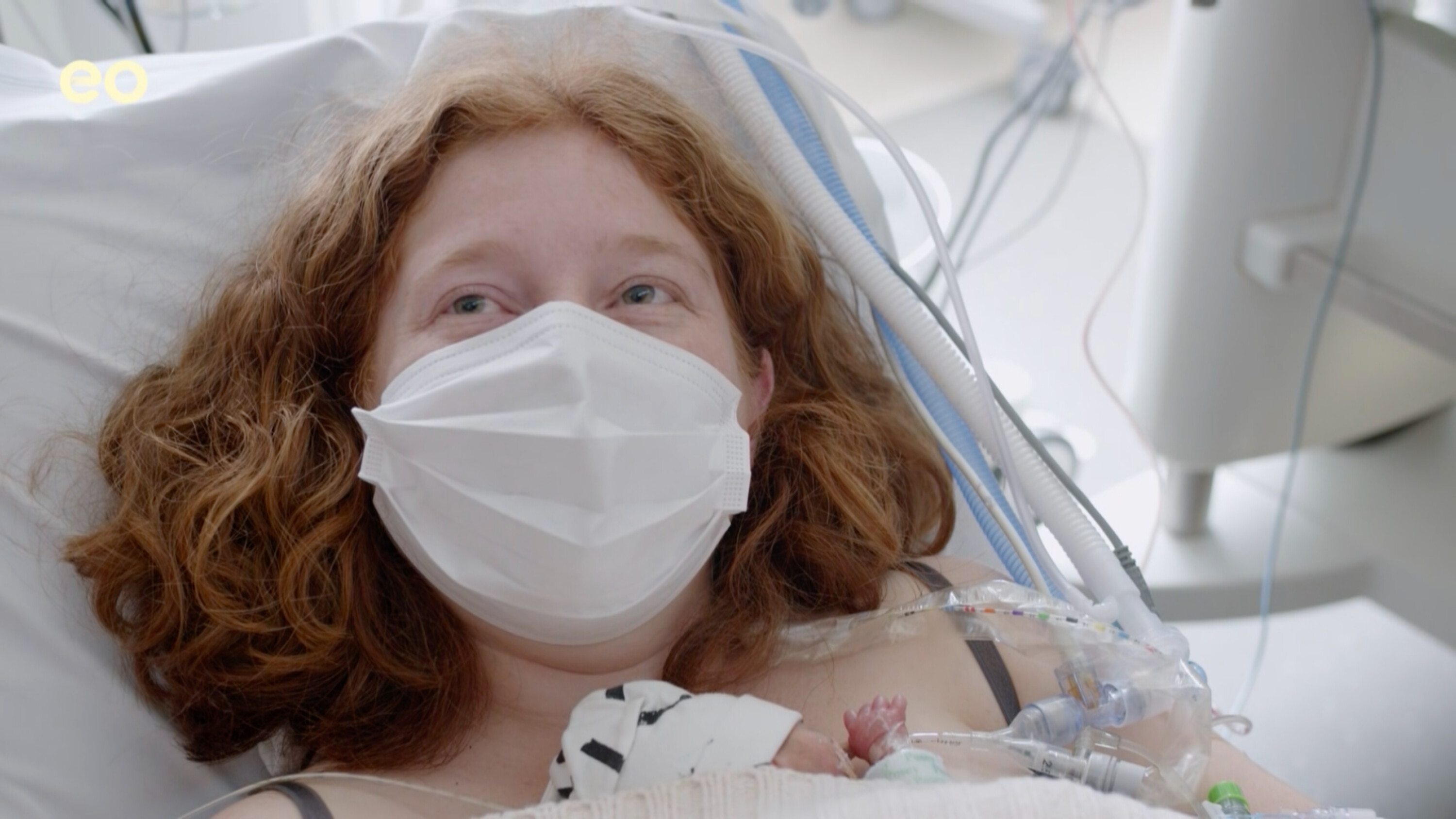 Arianne mag na 9 dagen eindelijk haar dochter vasthouden