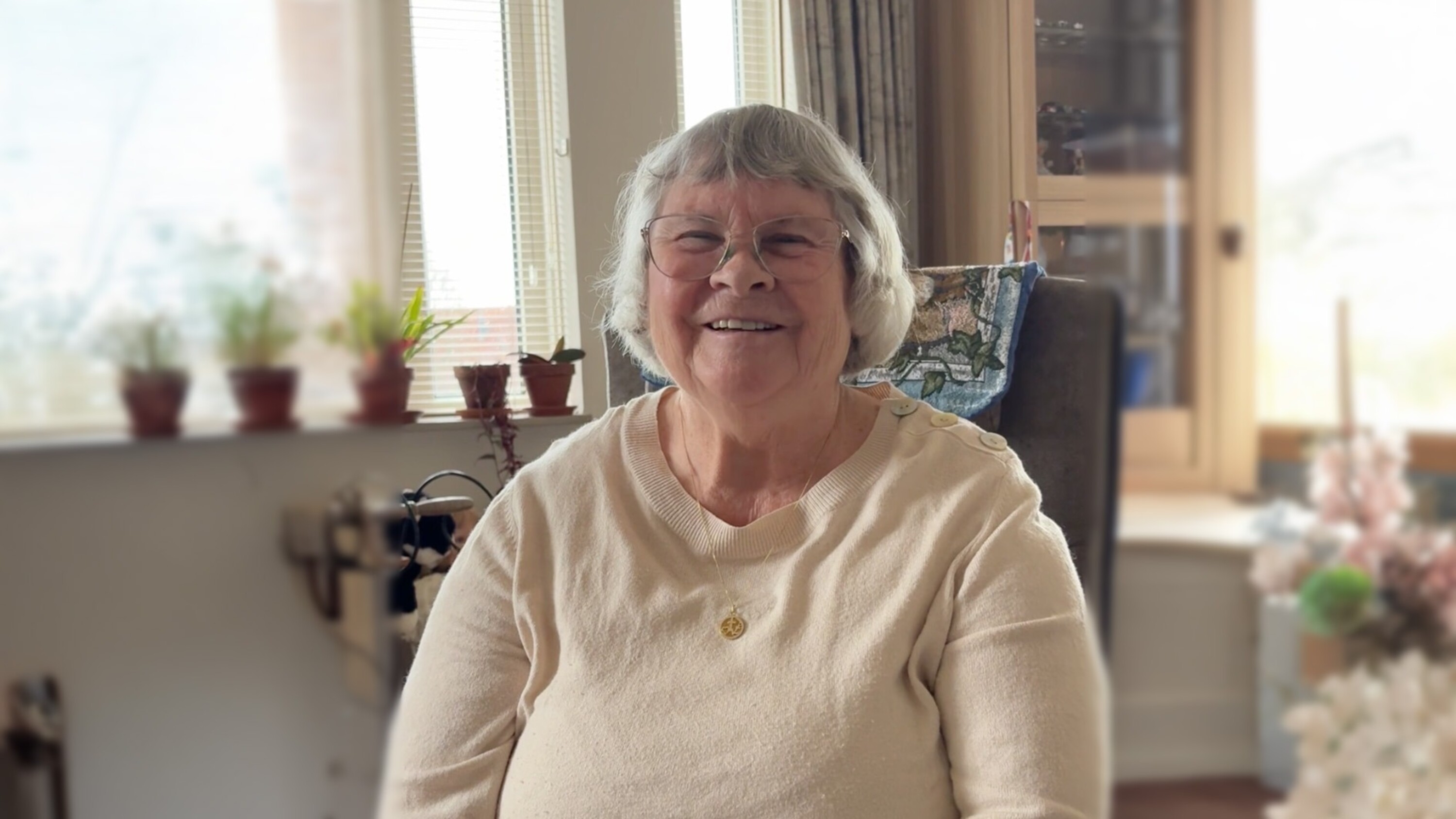 De Kaartenclub steunt Christine na het verlies van haar man