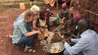 MAX Maakt Mogelijk Friezinnen in actie voor oma's in Oeganda