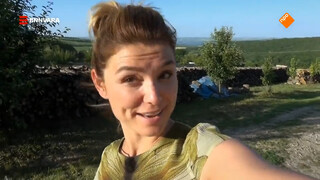 Evi pit in een wijnvat